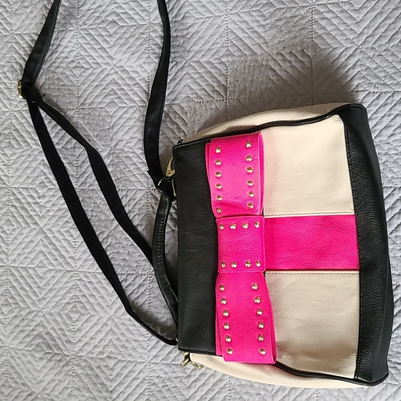 Betsy Johnson Crossbody handbag - Picture 1 of 10